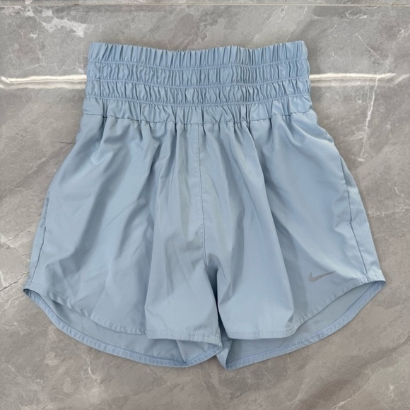 Women's Nike One Dri-Fit Ultra High-Waisted 3” Brief Lined Workout Shorts Small - Picture 3 of 16